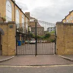 Modern Tower Bridge 3Br House